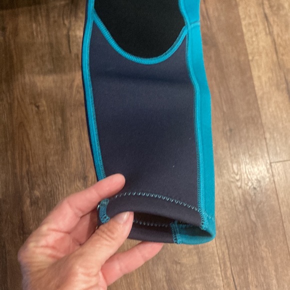 NWOT navy & turquoise neoprene child’s wetsuit size 10 zippered back - Picture 9 of 9